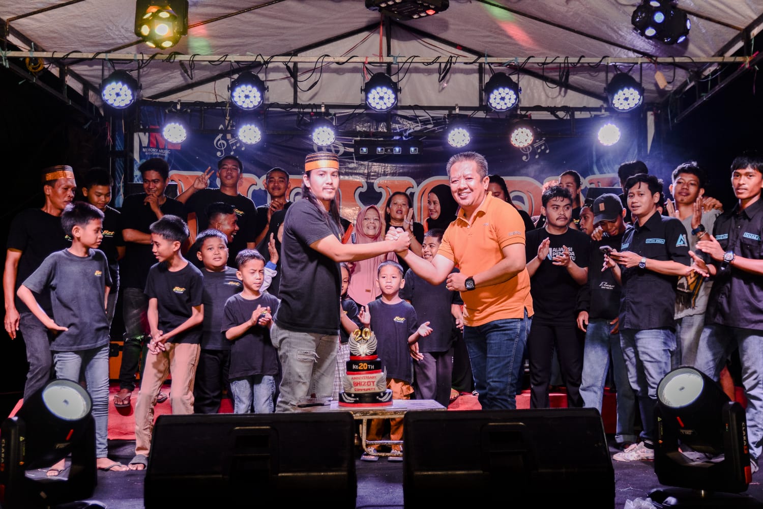 BIZHOT RAYAKAN ANIVERSARY YANG KE 20