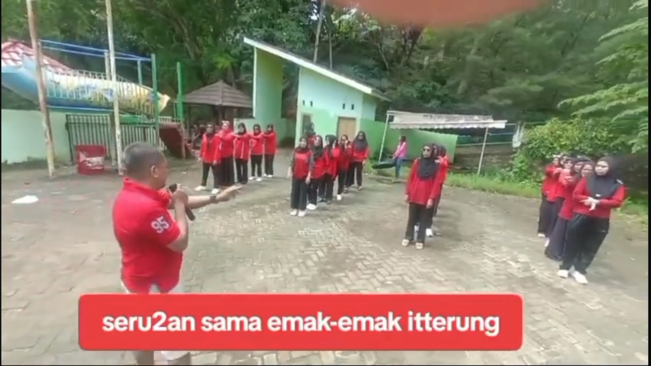 Ice Breaking Bersama Ibu-Ibu Desa Itterung